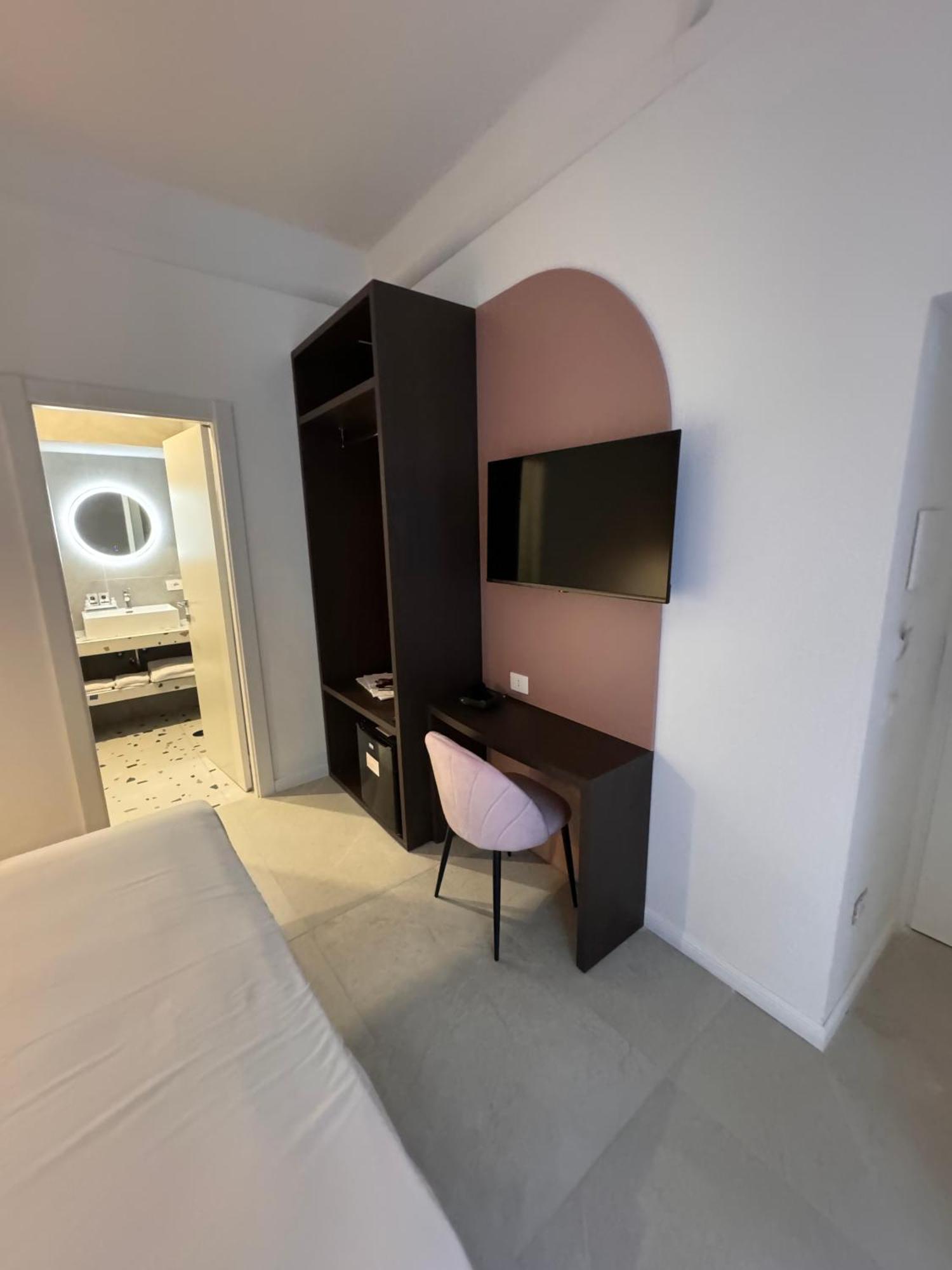 Hotiday Room Collection - Napoli Museo Suite ภายนอก รูปภาพ