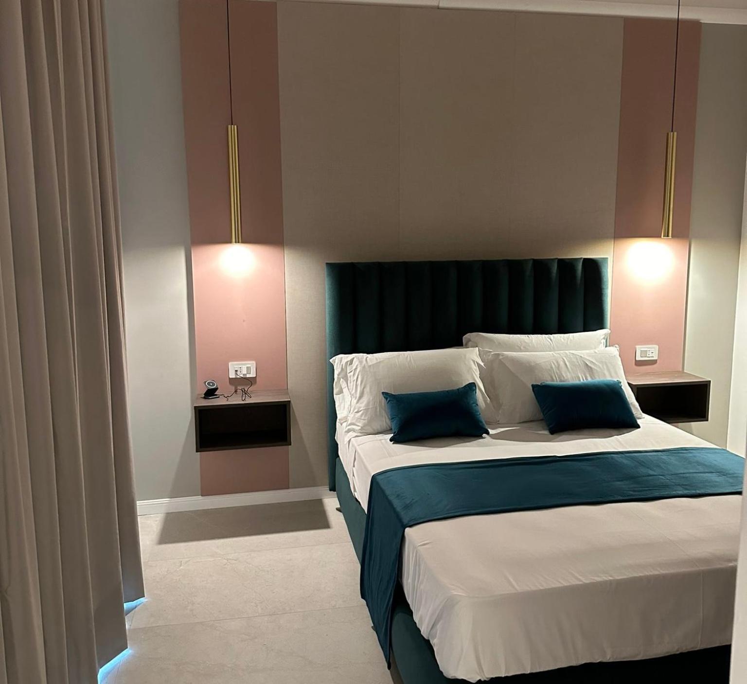 Hotiday Room Collection - Napoli Museo Suite ภายนอก รูปภาพ