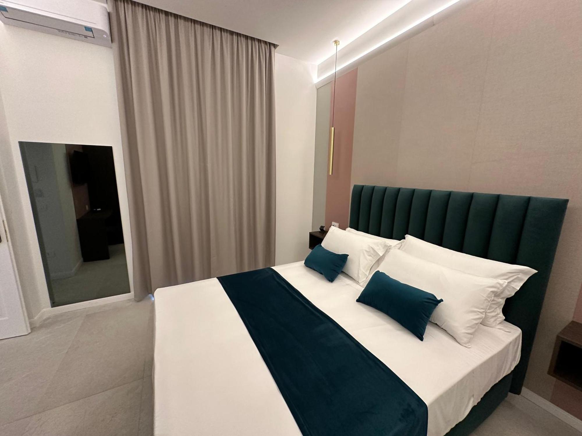Hotiday Room Collection - Napoli Museo Suite ภายนอก รูปภาพ
