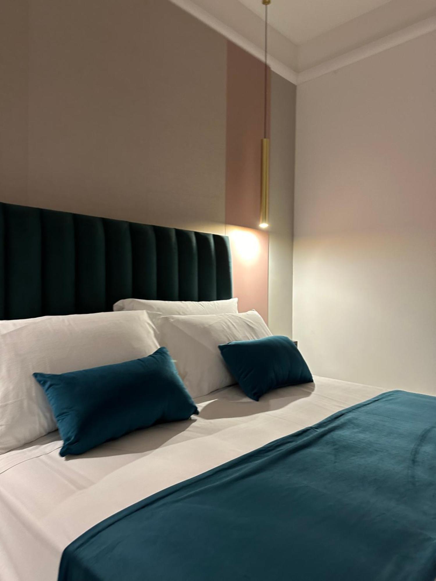 Hotiday Room Collection - Napoli Museo Suite ภายนอก รูปภาพ