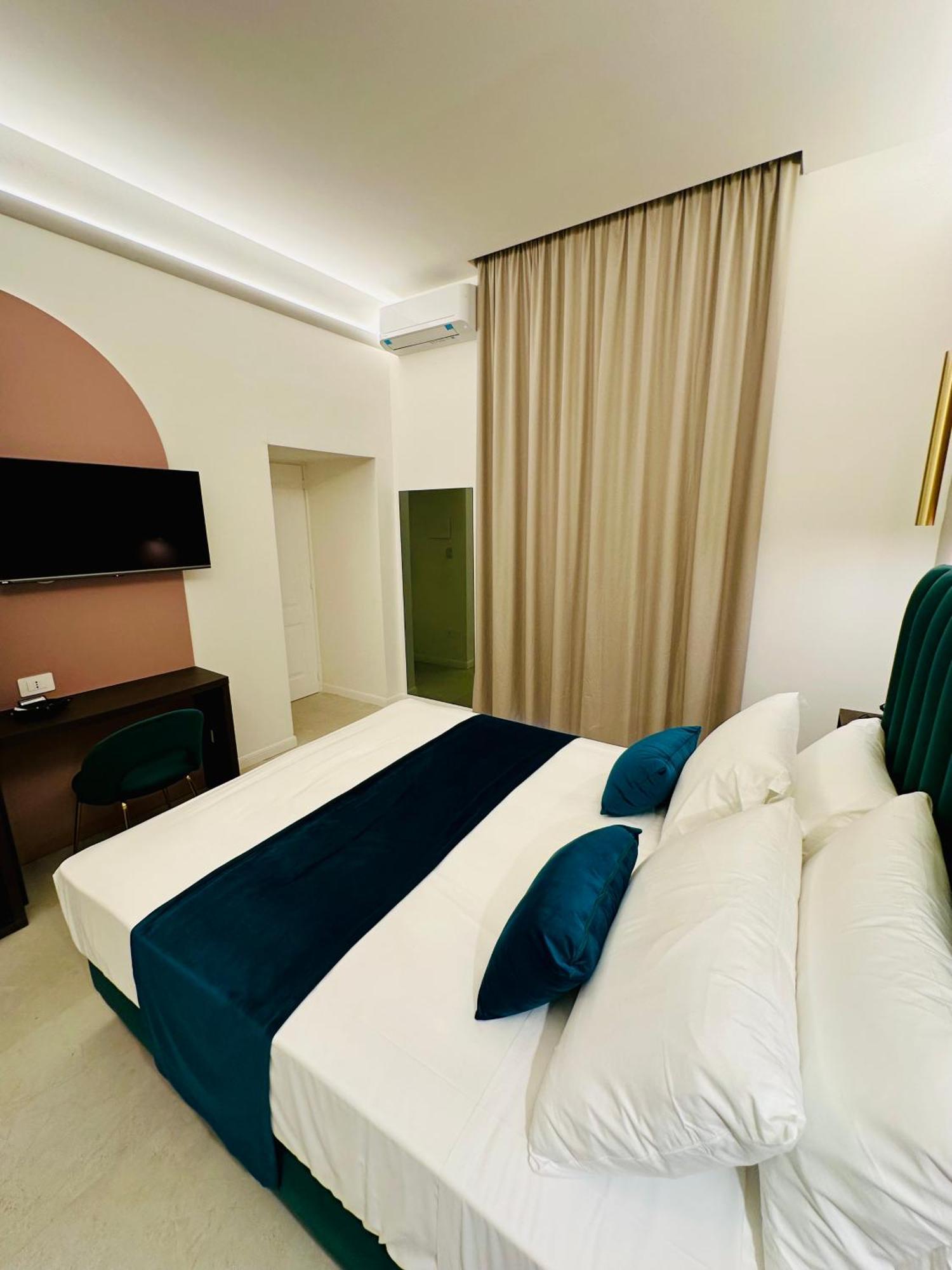 Hotiday Room Collection - Napoli Museo Suite ภายนอก รูปภาพ