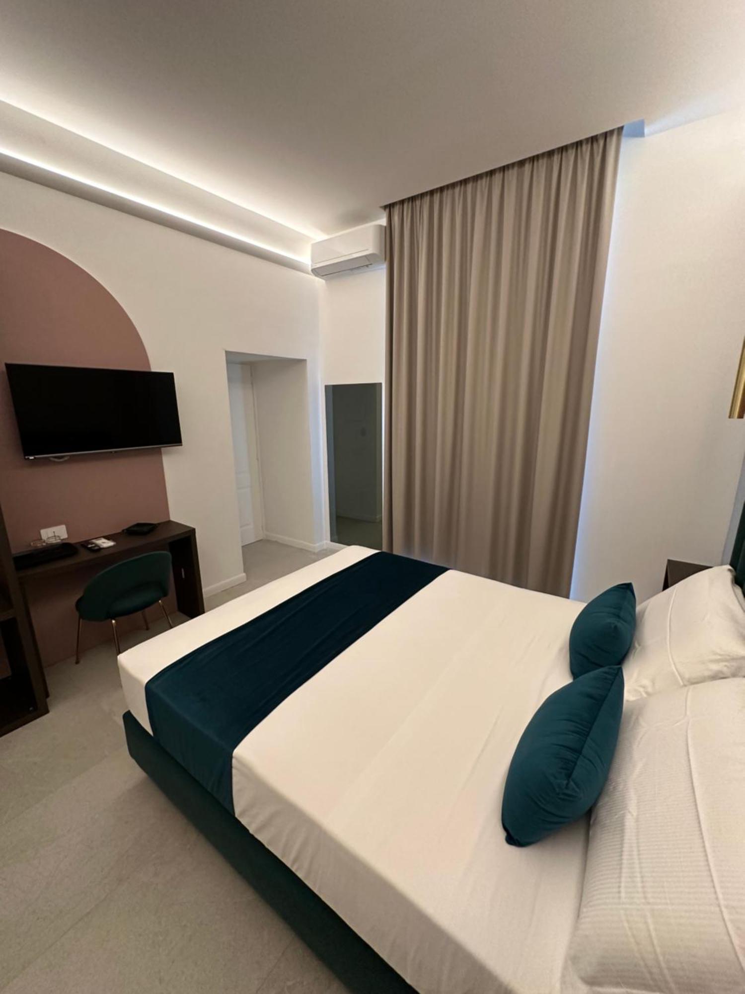 Hotiday Room Collection - Napoli Museo Suite ภายนอก รูปภาพ