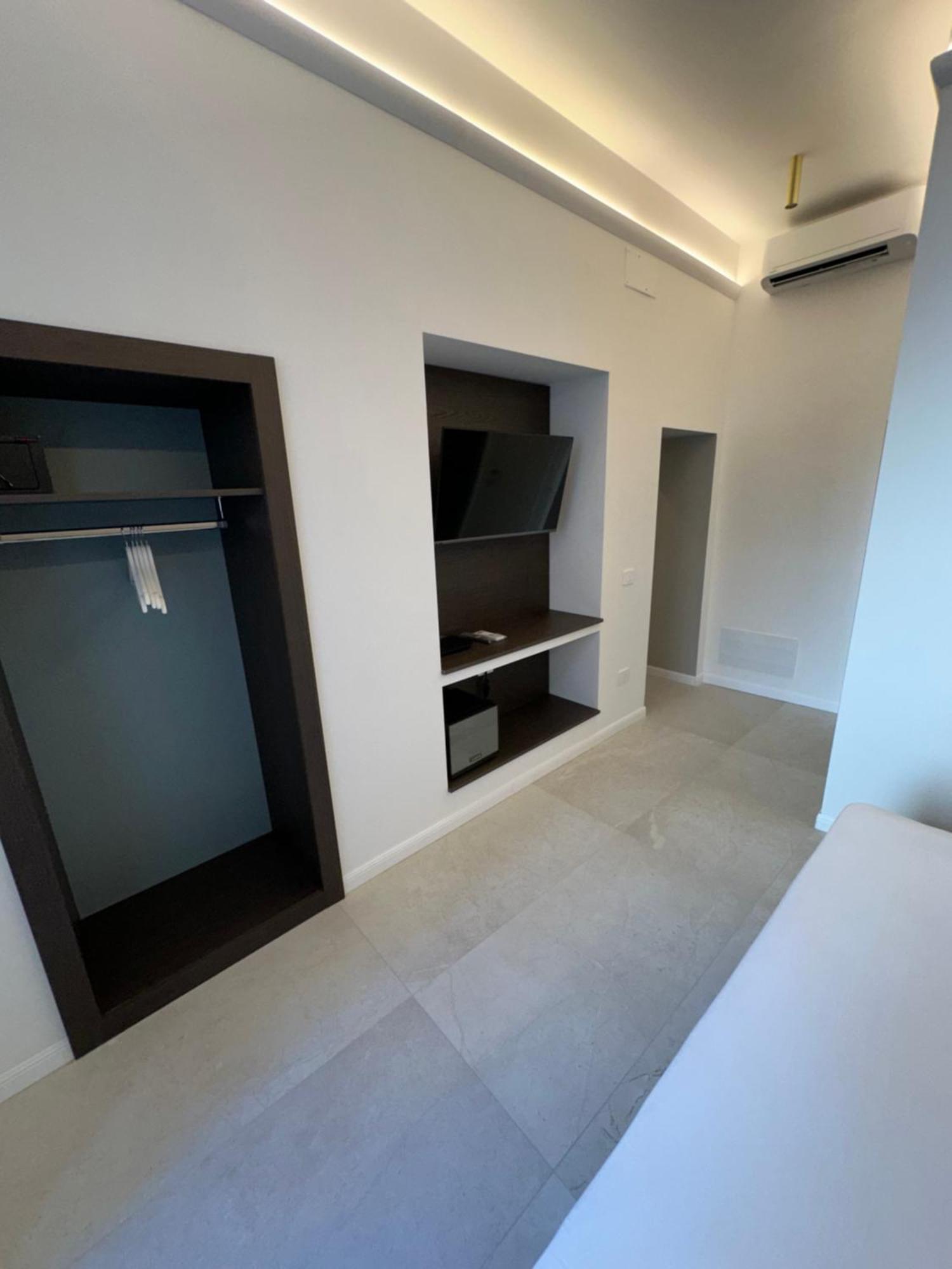Hotiday Room Collection - Napoli Museo Suite ภายนอก รูปภาพ