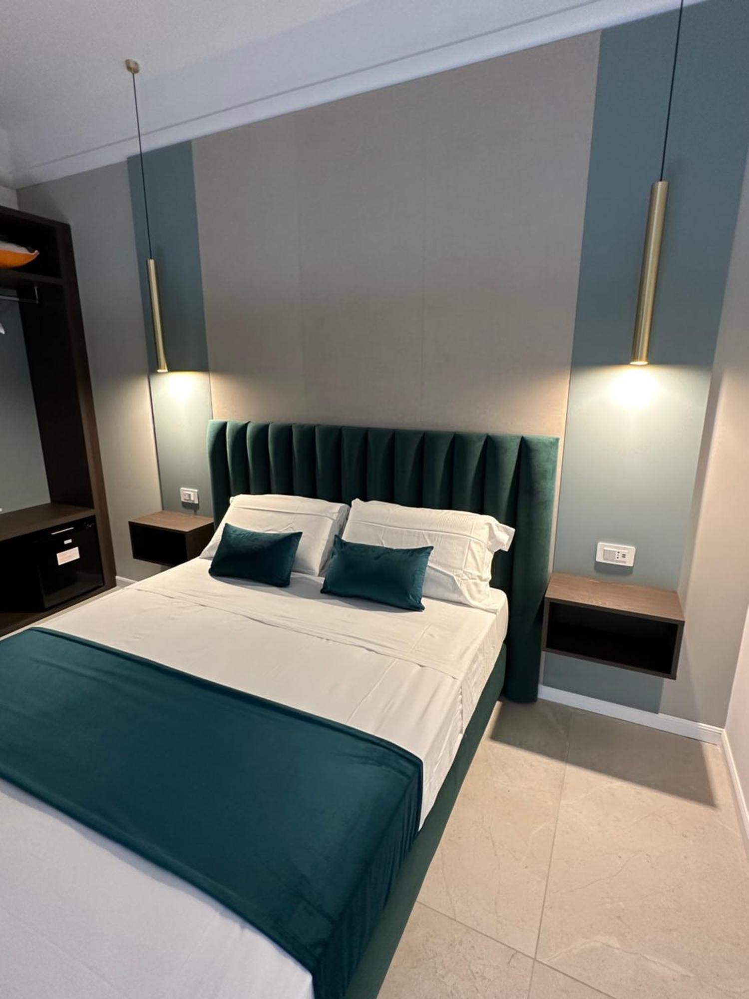 Hotiday Room Collection - Napoli Museo Suite ภายนอก รูปภาพ