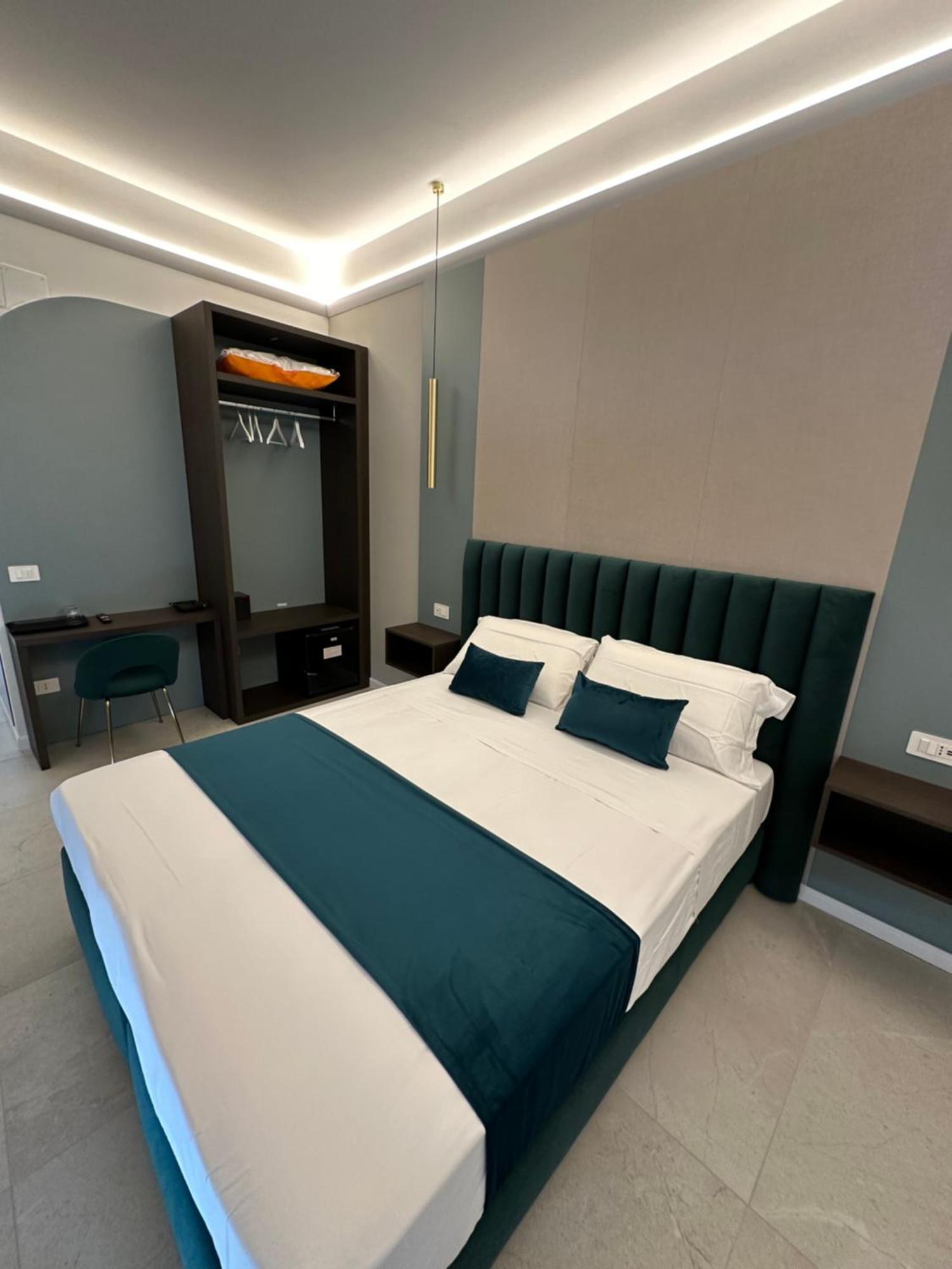 Hotiday Room Collection - Napoli Museo Suite ภายนอก รูปภาพ