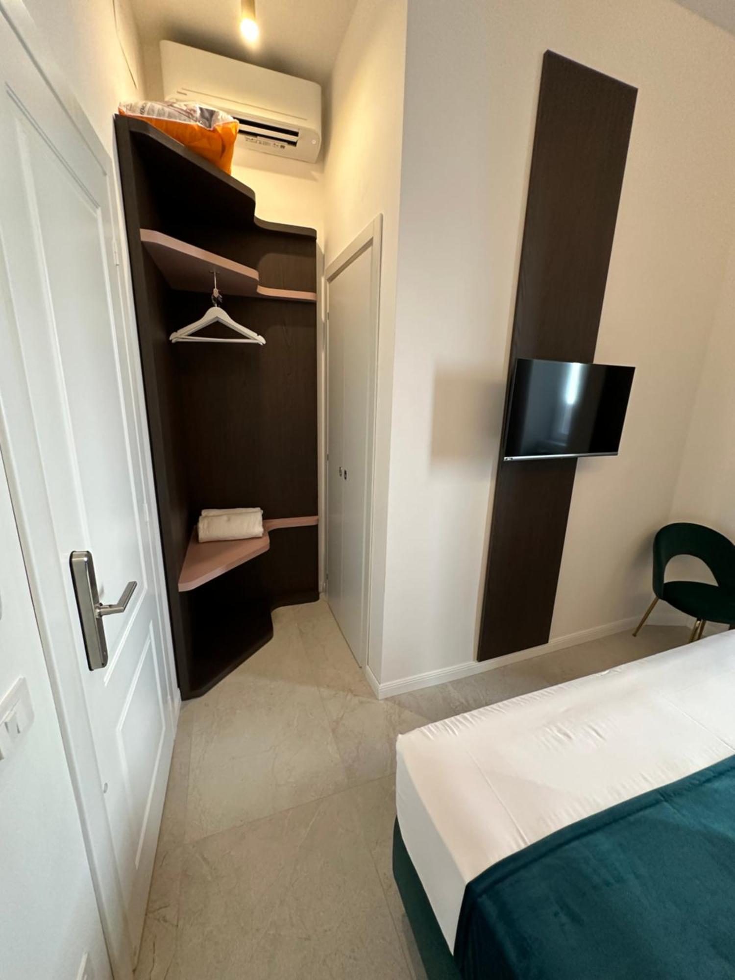 Hotiday Room Collection - Napoli Museo Suite ภายนอก รูปภาพ