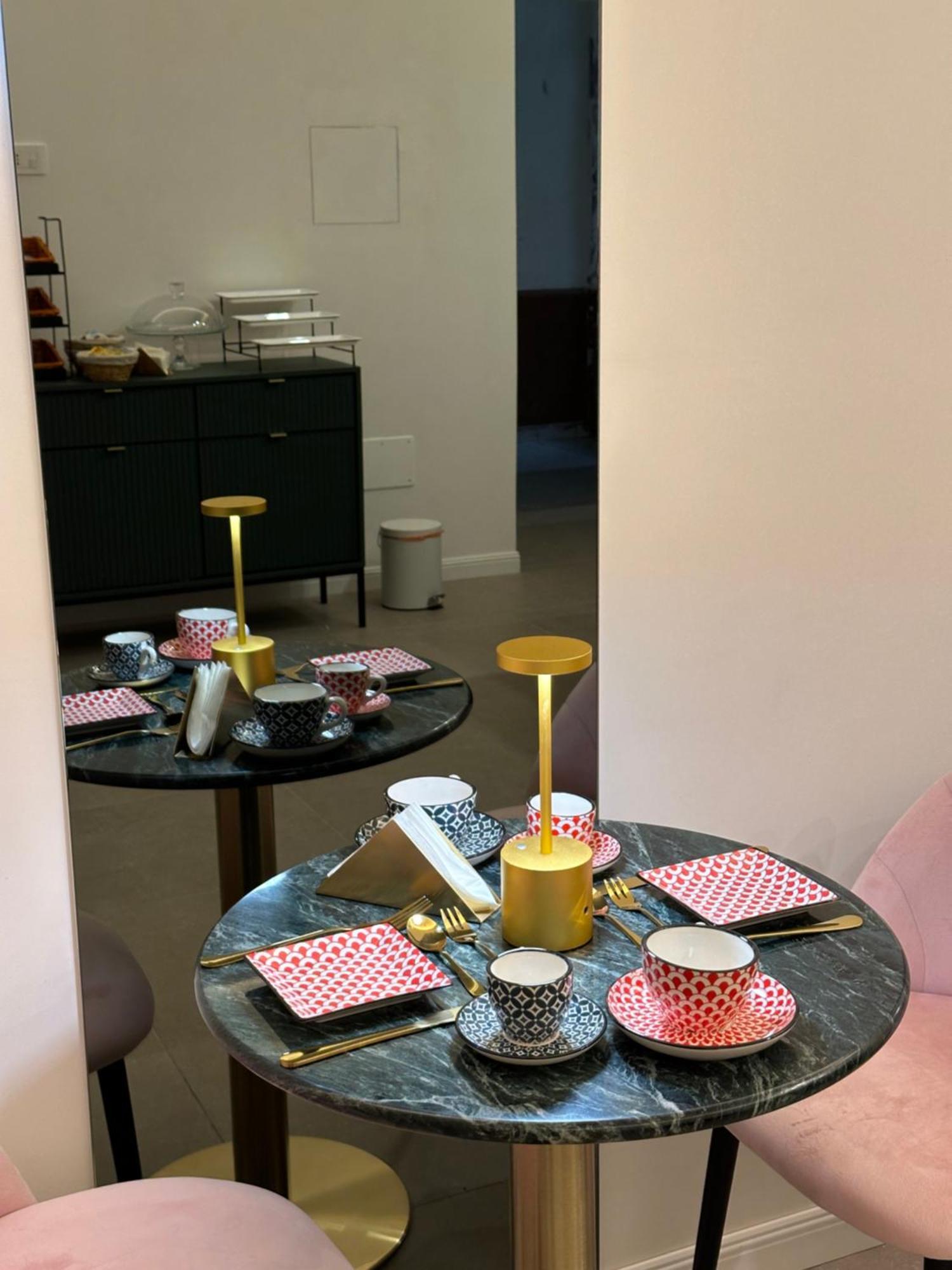 Hotiday Room Collection - Napoli Museo Suite ภายนอก รูปภาพ